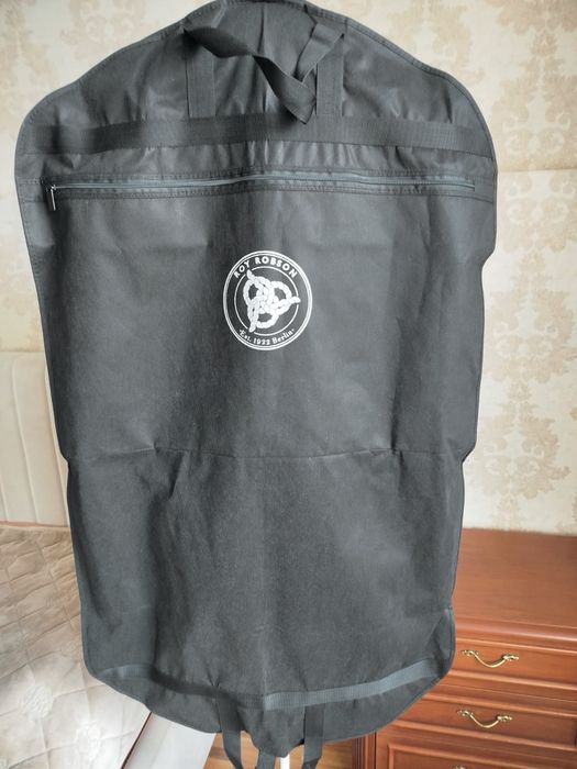 Костюм новый, Roy Robson.