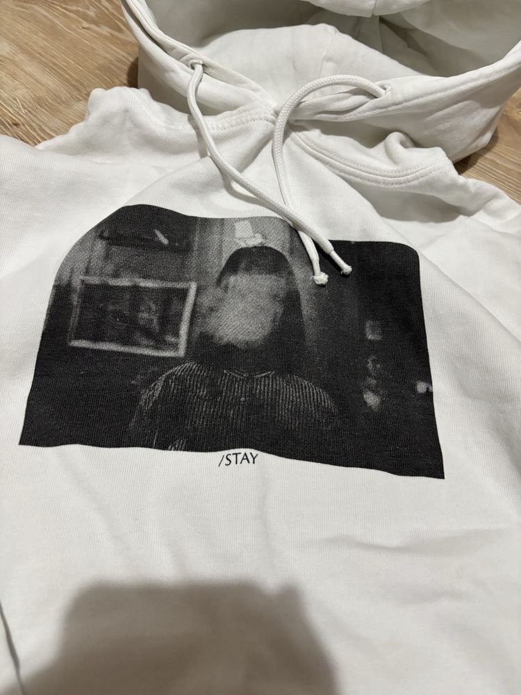 Бяло и синьо hoodie