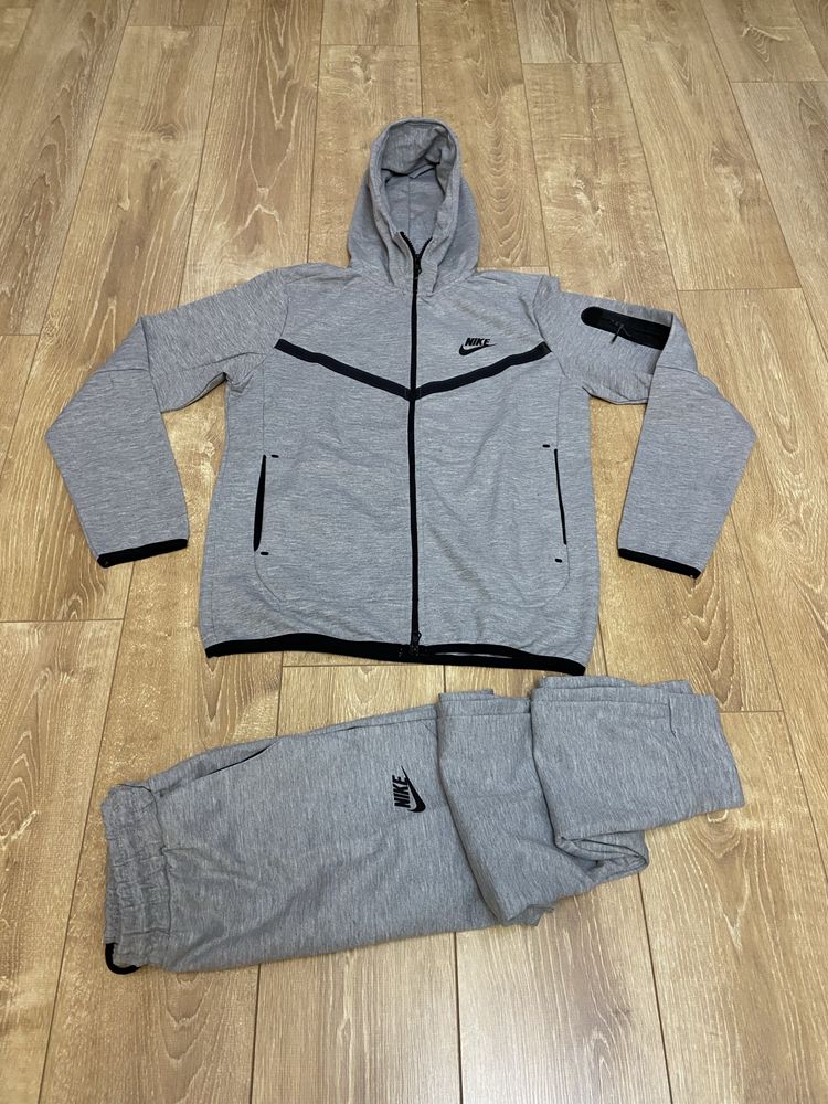 Trening Tech Fleece Nike marimea XL si XXL