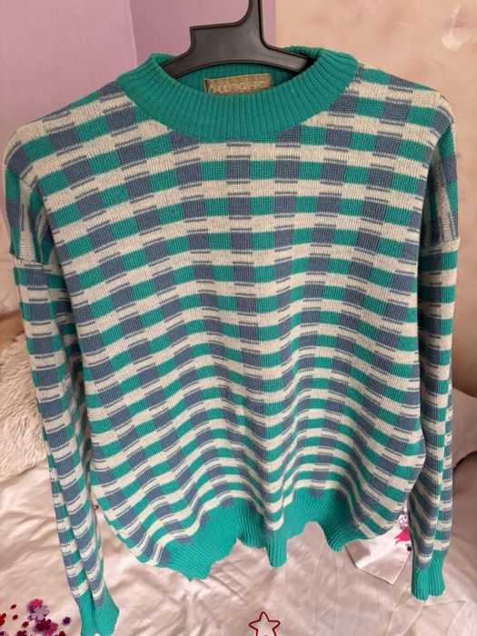 Лот-3пуловера +2шала. За гръдна обиколк от 100 до 150см.