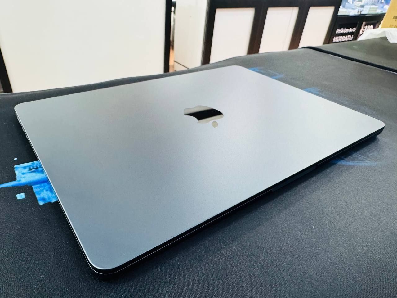 Продам MacBook Air 2022 на М2, 8/256 в отличном состоянии, c гарантией