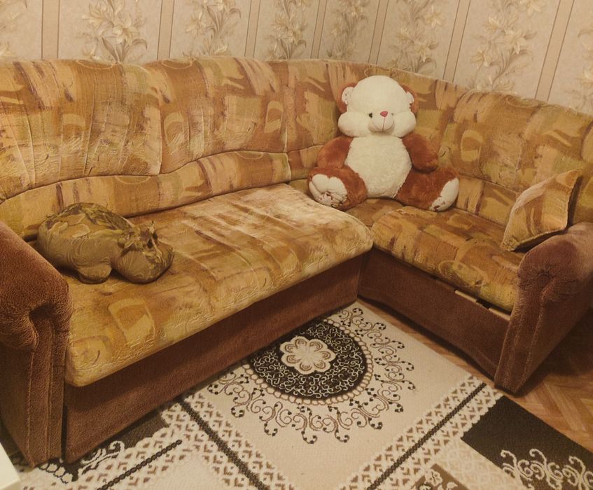 Продам угловой диван+кресло