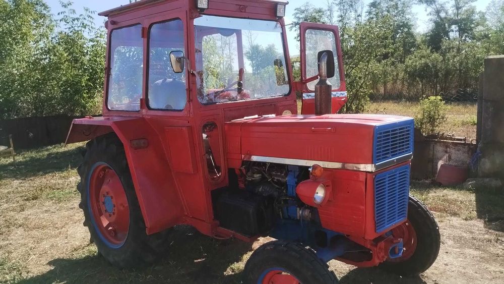 Vand sau schimb Tractor U445 in perfecta stare