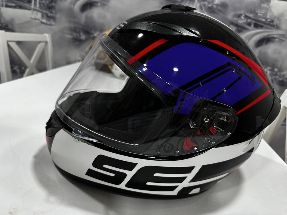 Мотоциклетный шлем продам