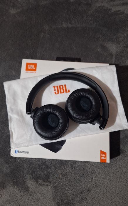 Vând căști jbl noi tunet 520 BT