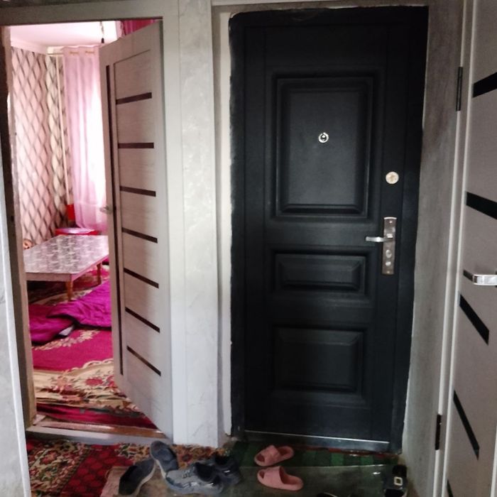 Срочна 2 хонали уй сотилади