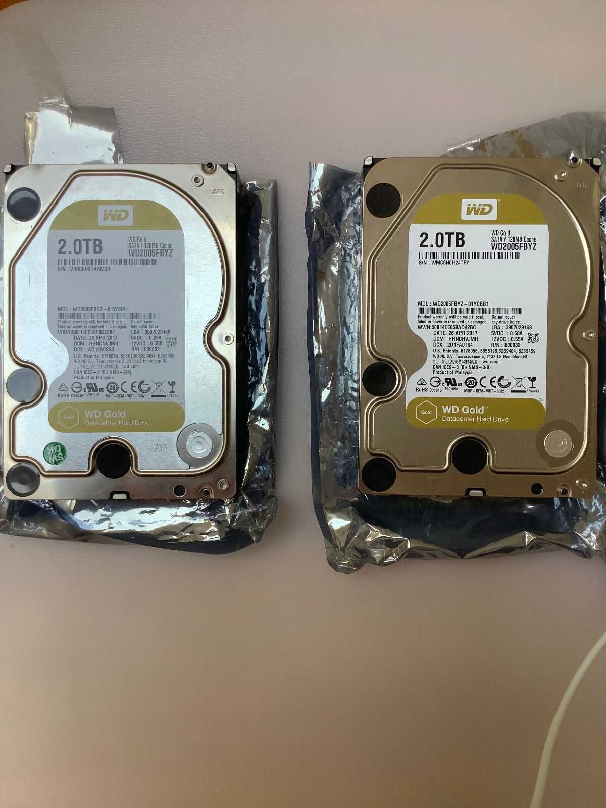 2x Western Digital Gold 2TB, SATA, 3.5" (WD2005FBYZ)