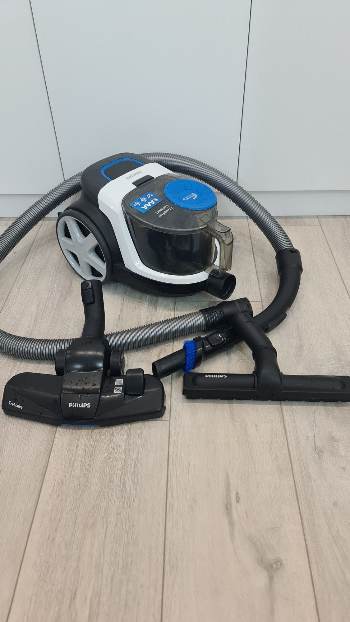 Продаётся пылесос Phillips power pro compact