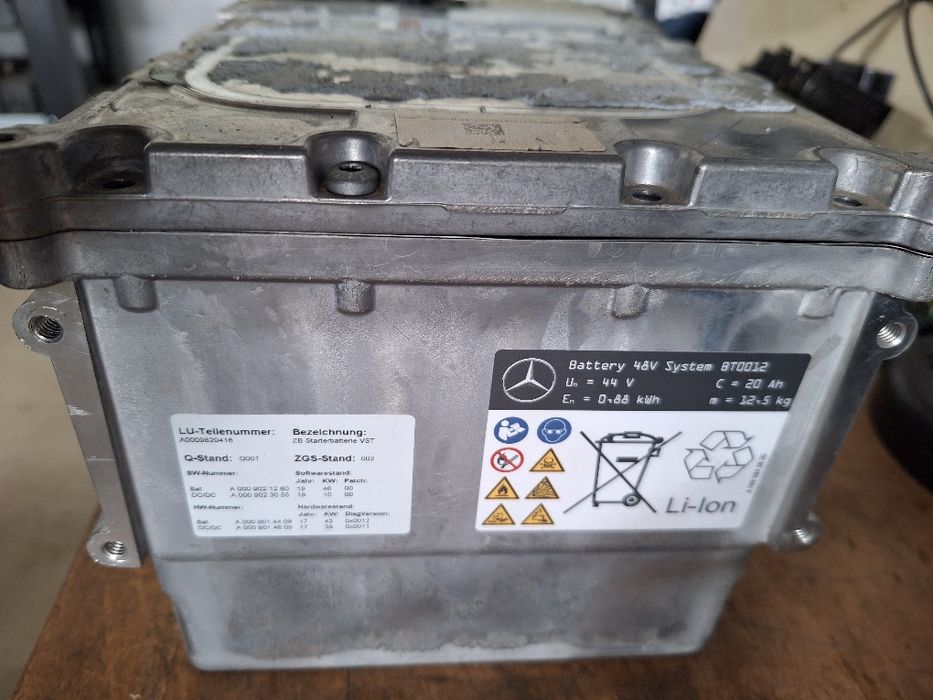 Ofer reparație baterie hybrid Mercedes 48 volți. Un an garanție.