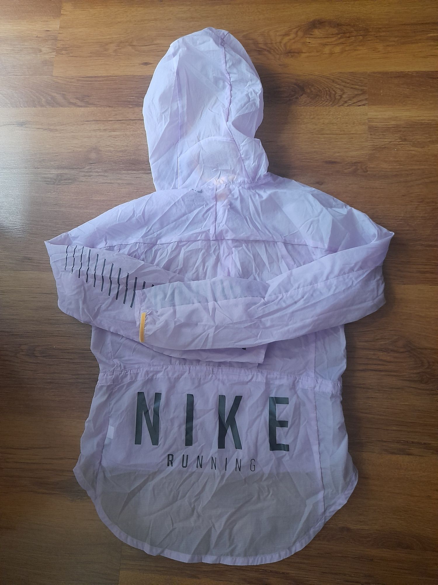 Nike дамско яке ветровка XS размер.