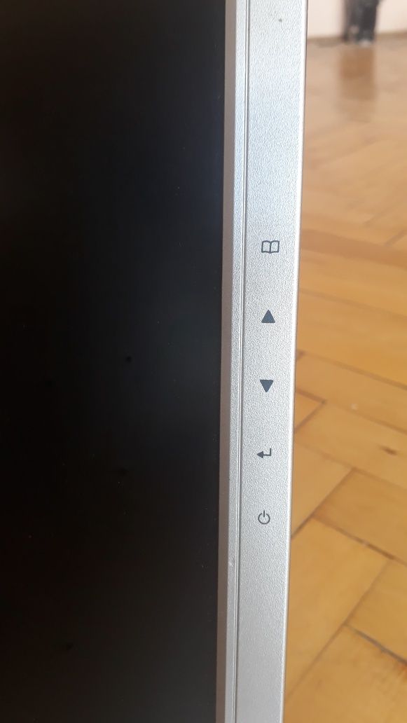 Монитор  LG L1718s