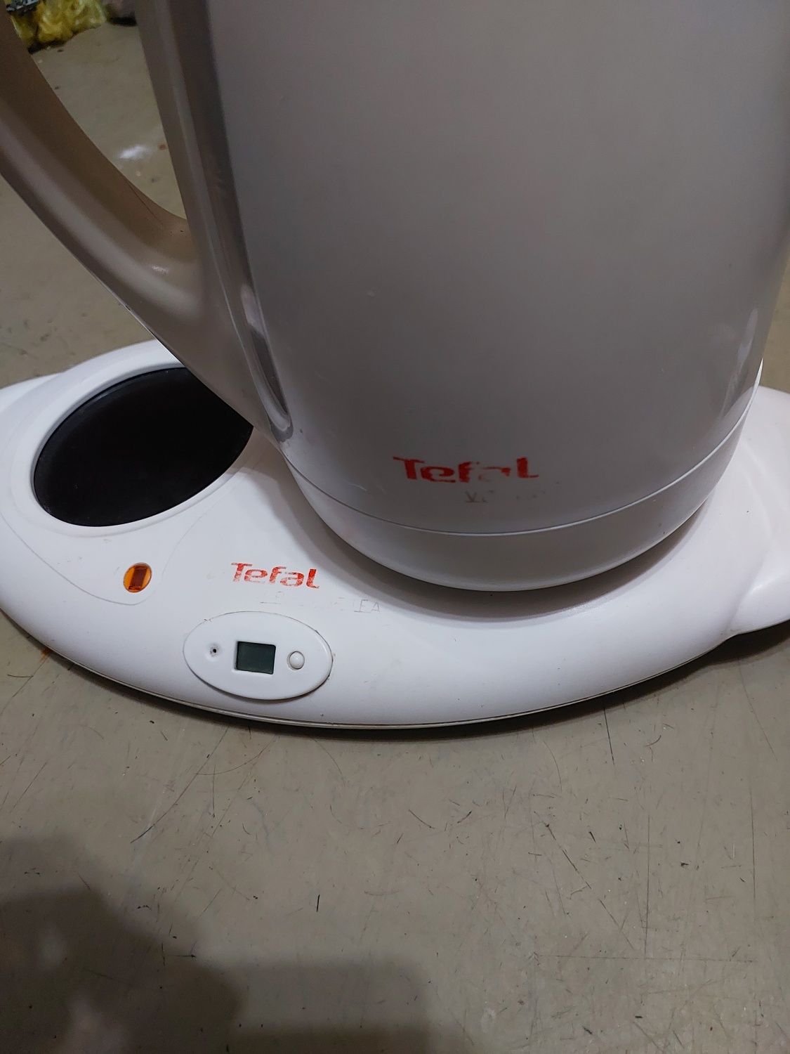 Продам электро чайник Tefal