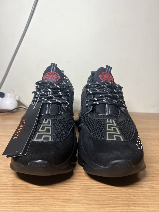 Papuci Versace chain reaction