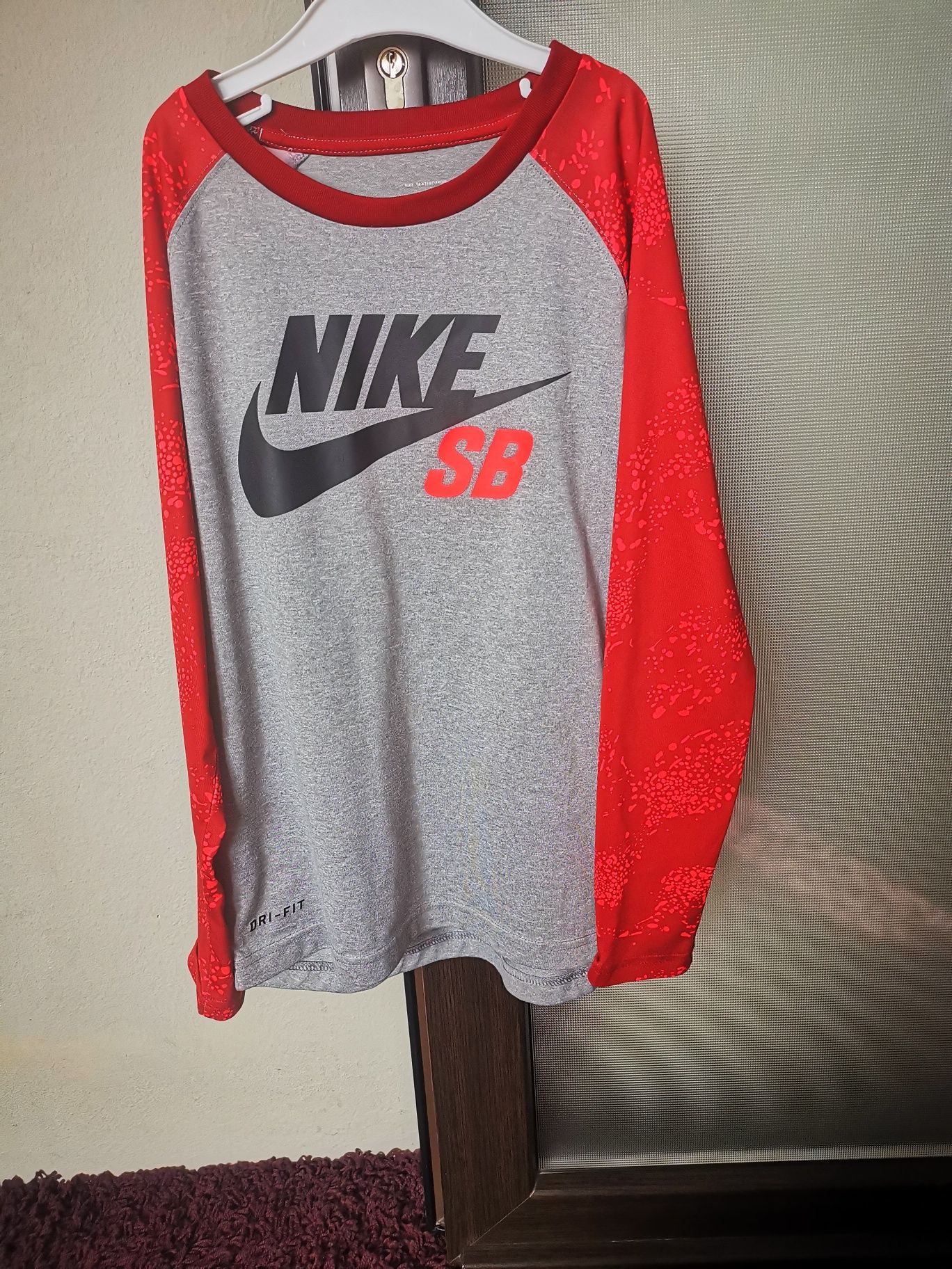 Vând tricou  Nike pentru copii