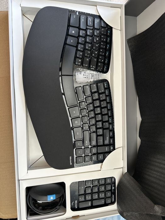 Set Tatatura si Mouse Microsoft Sculpt Ergonomic L5V-0001