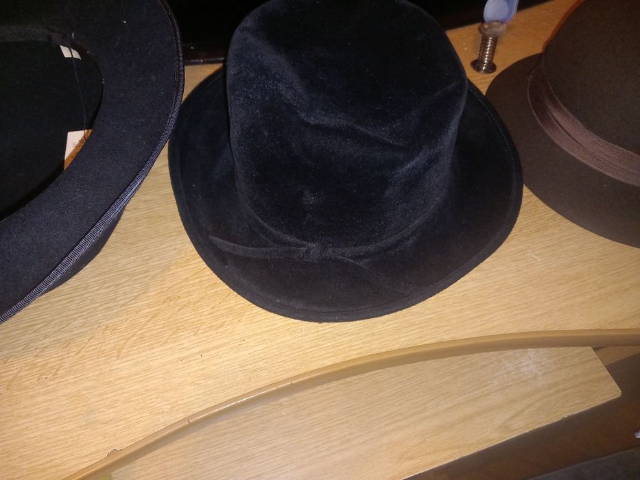 Set 4 palarii dama din catifea stare exceptionala.