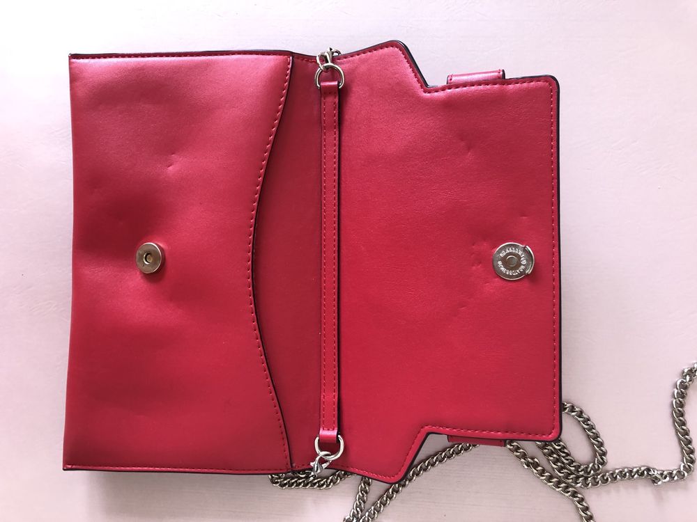 Продаётся сумка Guess. Оригинал