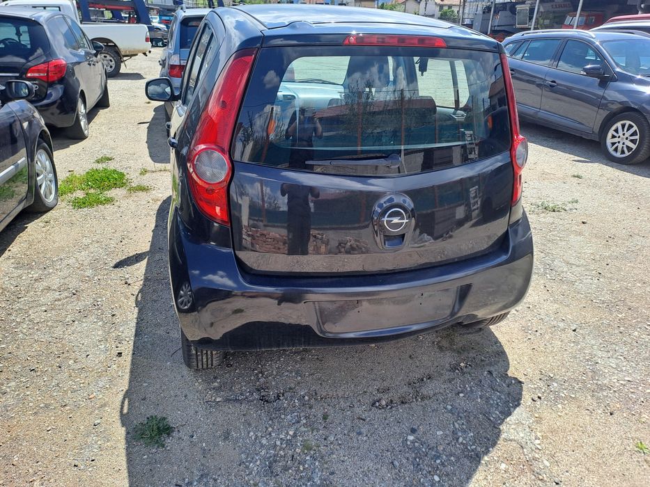 Опел Агила на части