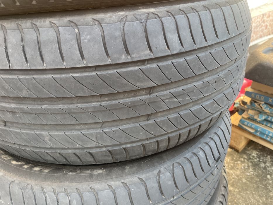 Vând jante mercedes C-Class   și cauciucuri michelin