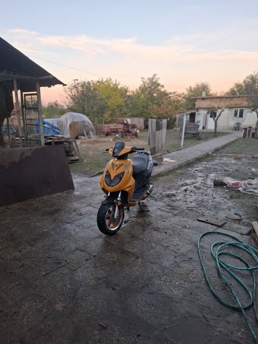 Скутер 50кубика  с кит 70cc