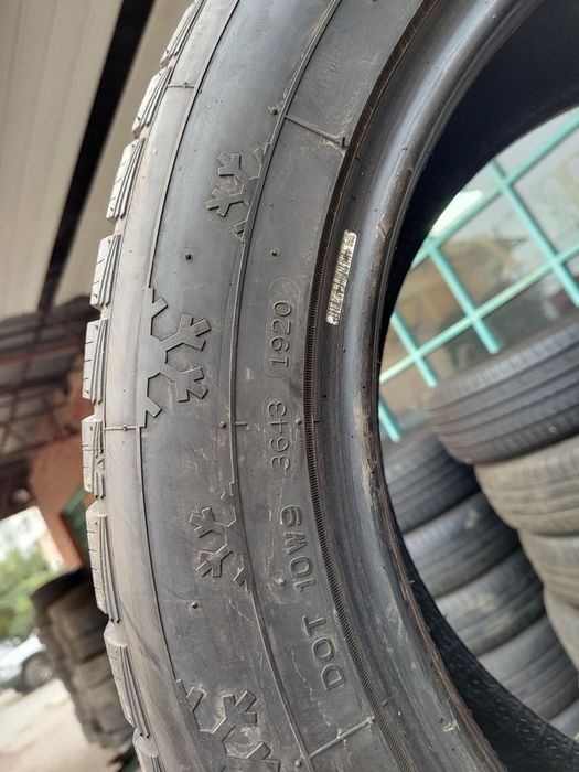 Продавам 4 зимни гуми 235/55/18 Star Performer