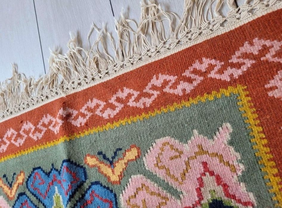 Covor vechi din lana