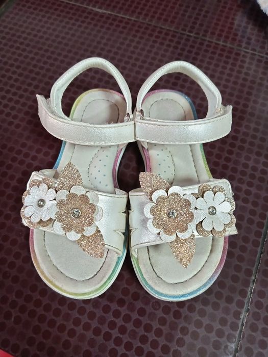 Sandale noi fetițe 26