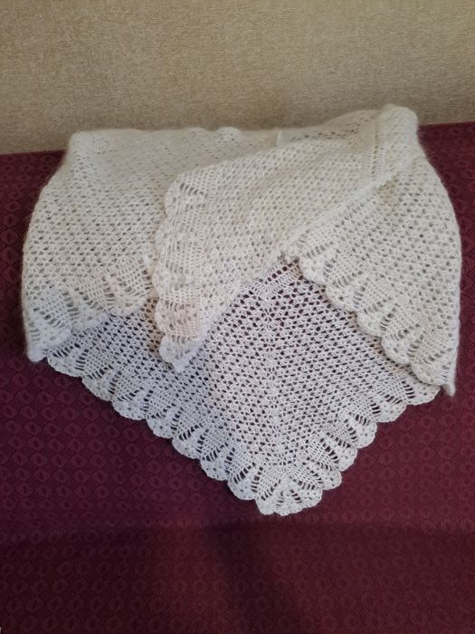 Шаль ручной вязки ,пряжа махер,новая.