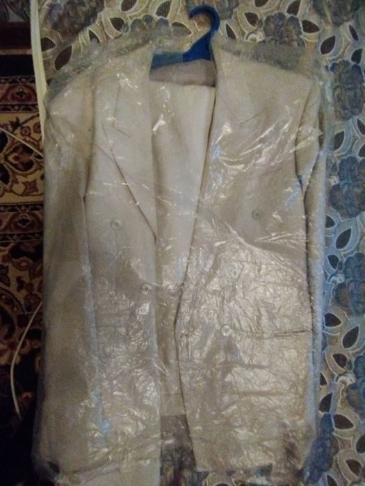 Продам костюм почти новый.