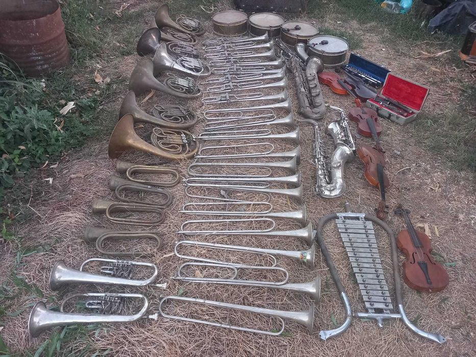instrumente muzicale tambale saxofoane goarne viori
