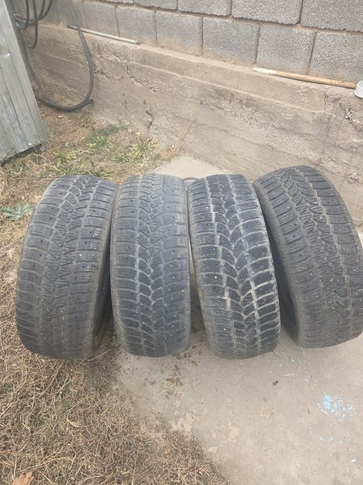 Шина зимняя в хорошем состоянии