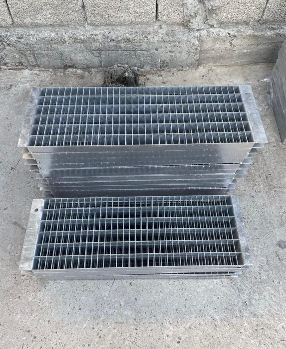 trepte zincate și grătare zincate