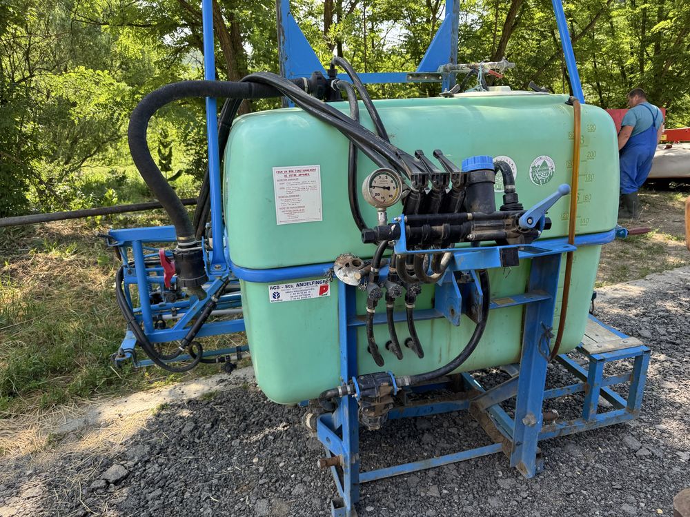 Instalatie pompa erbicidat 800l met erbicidat Berthond