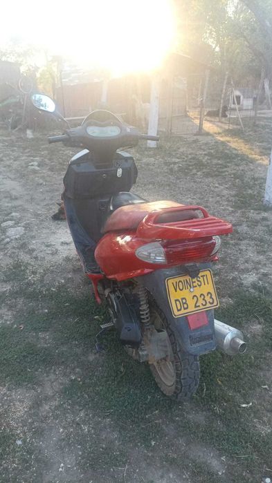 Vând scuter. Motor în 4 timpi