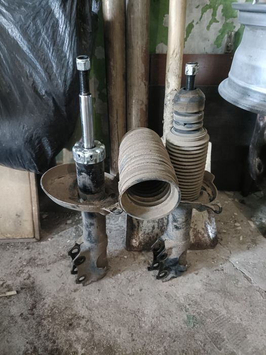 Продам стойки на гольф 3 бу .