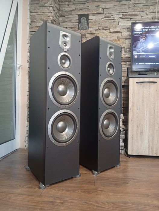 Най-големият модел от серията JBL ES-100