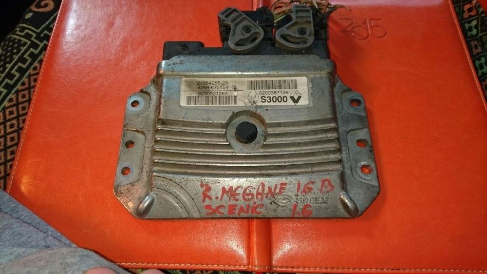 Calculator motor ecu Renault megane scenic 2 II 1.6 benzina