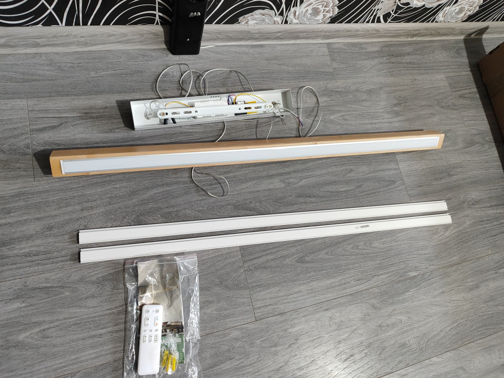 ПРОМО ! Модерен висящ LED полилей от дърво с дистанционно !