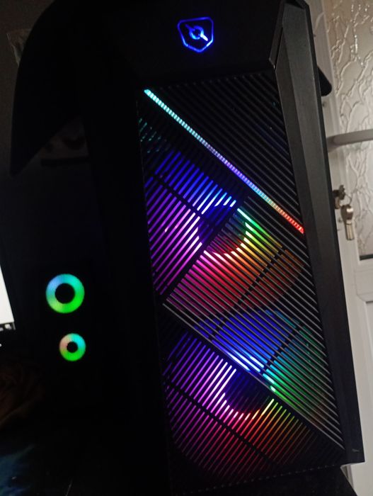 Vând PC gaming îl am de 3 luni