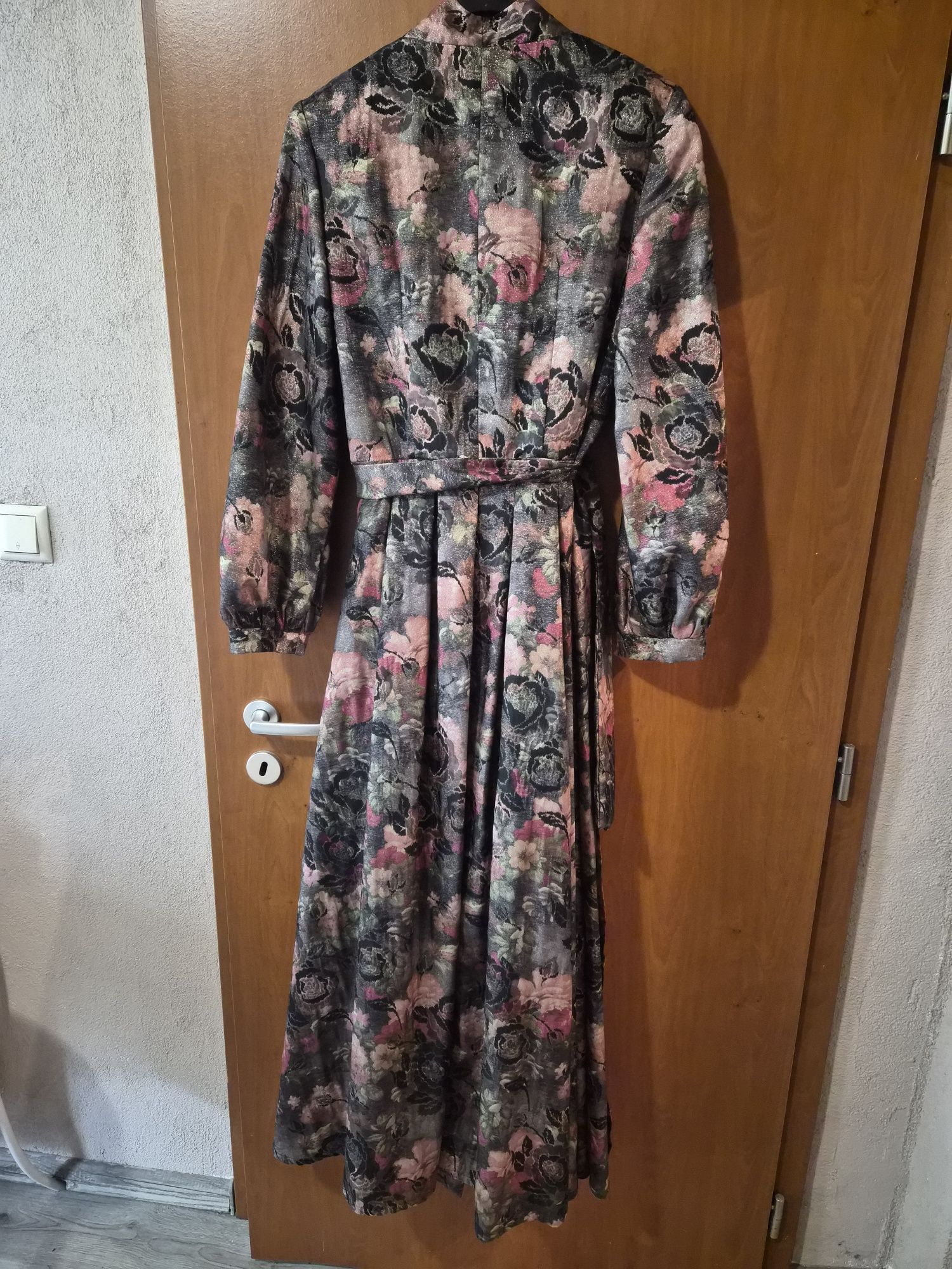 Рокля alessa,Balmain  и рокля caramels