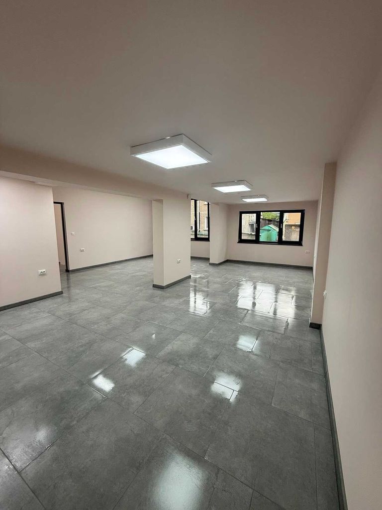 Дава се под наем Офис в Добрич, Център - 75 кв.м за 408 € - Снимка #2
