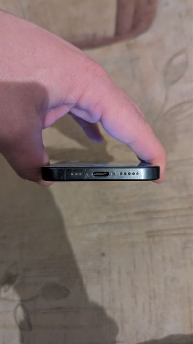 I phone 15 pro 128gb в гаранция до април 26г