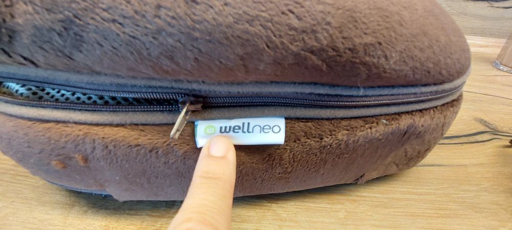 Велнео топлещ масажор за крака и тяло WELLNEO warm massager feet/body