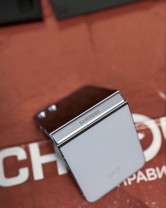 КАТО НОВ 512GB Samsung Z Flip 6 Технополис Гаранция 2026 Blue / Син