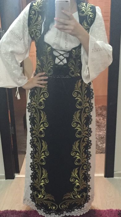 Costum popular stilizat