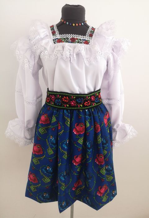 Costum popular complet pentru doamne de Maramures