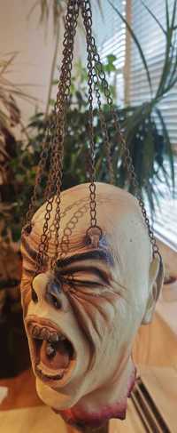 Декорация за Хелоуин - латексова глава с вериги за окачване