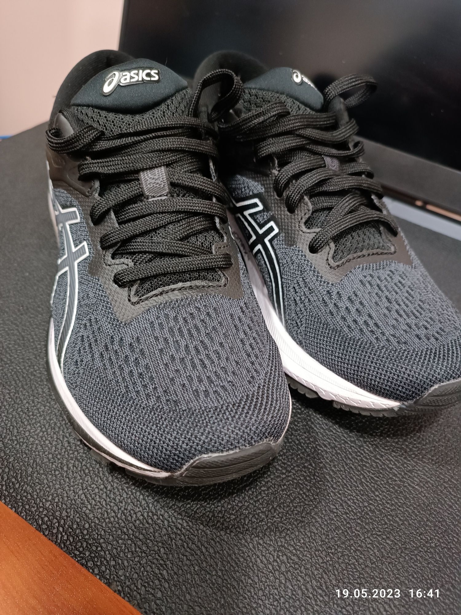 Дамски  Маратонки Asics GT1000