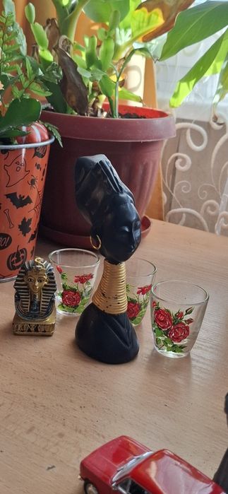 Сет 3в1 Статуетка - африканско момиче +фараон +чашки