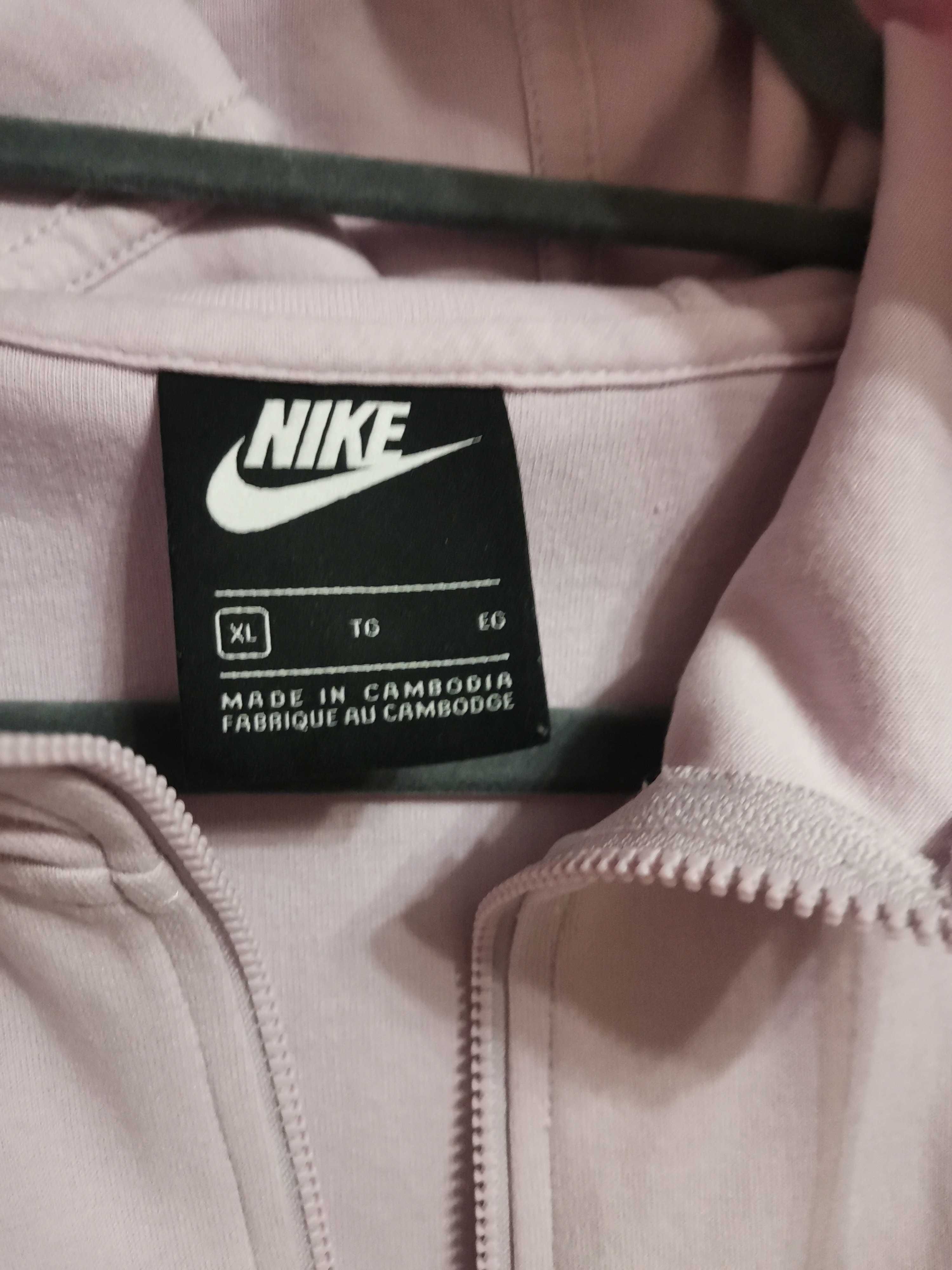 Nike Sportswear Millenium Fleece.